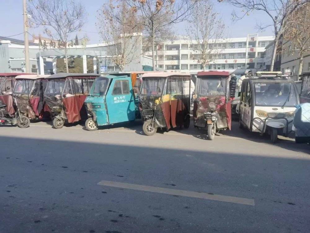 第一代农民工困于城市与农村之间(图8)