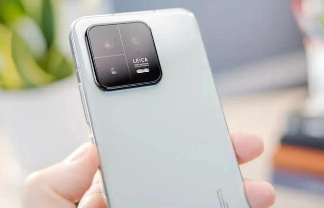 小米“用力太猛”骁龙8Gen2旗舰突降2769元IP68防水+窄边直屏(图5)