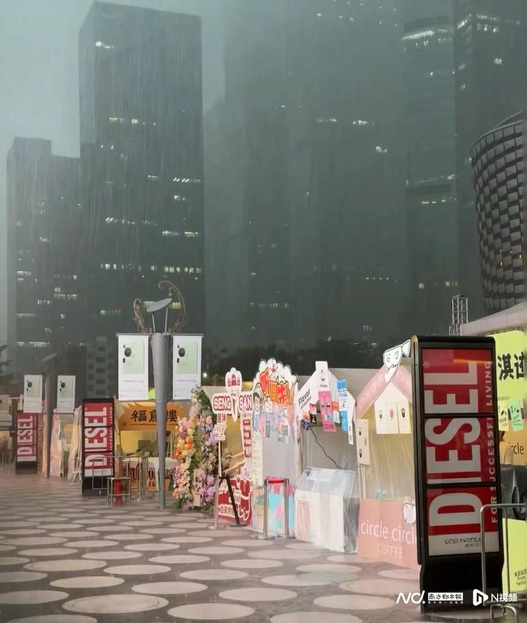 咖啡节遇暴雨地面涌粪水?商场:非粪水已抢修恢复(图1) 咖啡节遇暴雨地面涌粪水?商场:非粪水已抢修恢复(图1)