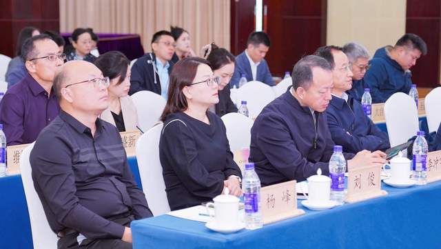 2025中国(武汉)整装定制家居展新闻发布会在京召开(图1) 2025中国(武汉)整装定制家居展新闻发布会在京召开(图1)