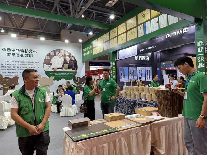 壮象亮相2024第二届中国（重庆）材料展香杉醇香板引爆家居潮流(图4)
