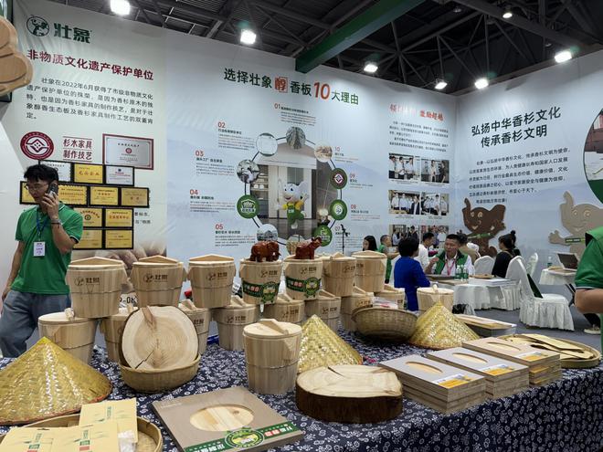 壮象亮相2024第二届中国（重庆）材料展香杉醇香板引爆家居潮流(图5)