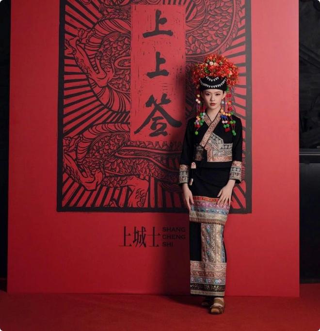 北京这一晚当女明星换上中国风礼服才知道啥叫审美界的天花板(图1) 北京这一晚当女明星换上中国风礼服才知道啥叫审美界的天花板(图1)
