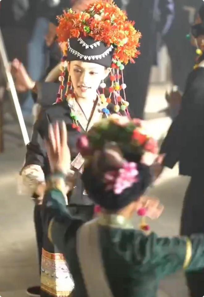 北京这一晚当女明星换上中国风礼服才知道啥叫审美界的天花板(图2) 北京这一晚当女明星换上中国风礼服才知道啥叫审美界的天花板(图2)