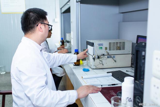 裕如丙烯酸盐喷膜防水材料好在哪里?(图3) 裕如丙烯酸盐喷膜防水材料好在哪里?(图3)