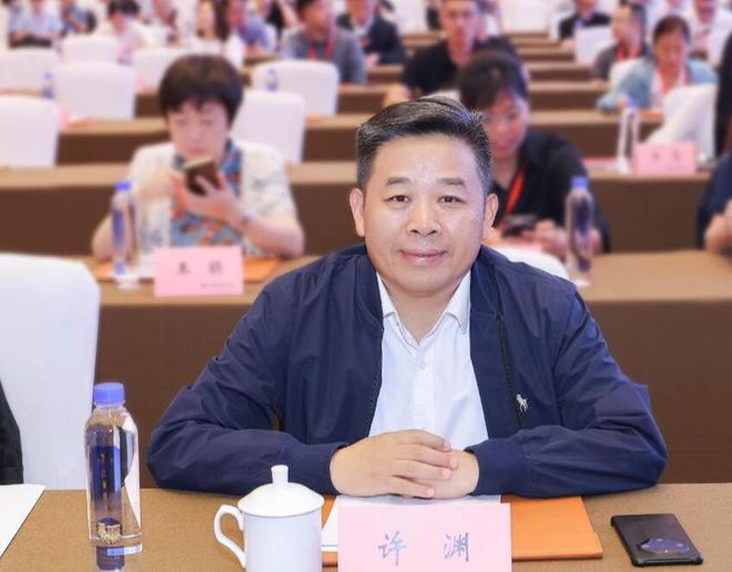 55岁宏源防水集团副总裁许渊离世工程师出身毕业院校不一般!(图1) 55岁宏源防水集团副总裁许渊离世工程师出身毕业院校不一般!(图1)
