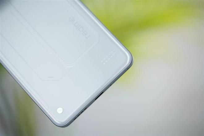 性能、续航双屠夫!线K档最懂年轻人的电竞手机(图4) 性能、续航双屠夫!线K档最懂年轻人的电竞手机(图4)